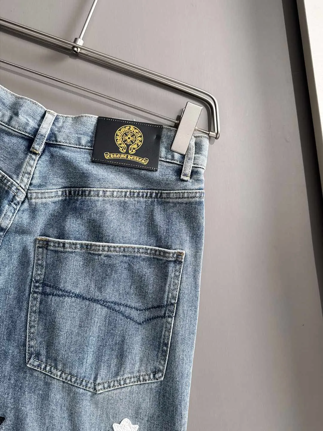 🅿️400 Croxin 2025 summer loose wide-leg jeans straight trousers, the trend in the trend! Many fashion bloggers control the upper body. The water is woven from imported Japanese Denim plain cotton denim fabric. It has three standards, is soft, delicate, comfortable and breathable. The color has a modern and fashionable vicissitudes. The upper body is versatile and fashionable! Light luxury, a must-have item for daily commuting! Size: S-3XL (please state your height and weight when placing an order)